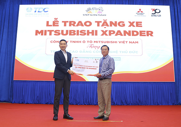 TDC nhận thiết bị thực hành do Công ty TNHH ô tô Mitsubishi Việt Nam tài trợ